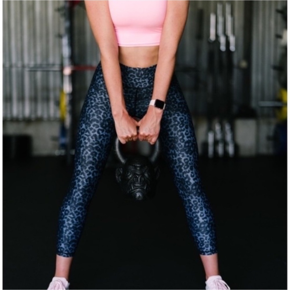 ZYIA Stone Leopard Scrunchy Light N Luxe Leggings - Picture 8 of 10